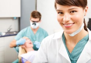 assistente dentária o que faz