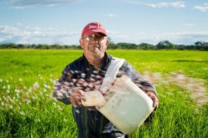 o que faz um agricultor