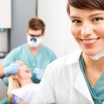 Assistente Dentária: O Que Faz e Que Formação é Necessária