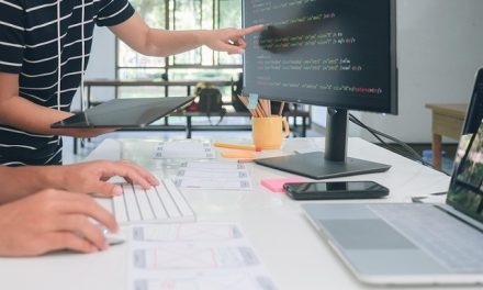 O Que Faz um Web Developer: Guia Completo da Profissão